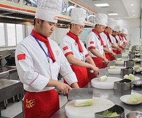 大厨精英专业 山东新东方烹饪学院，成就西点西餐梦想